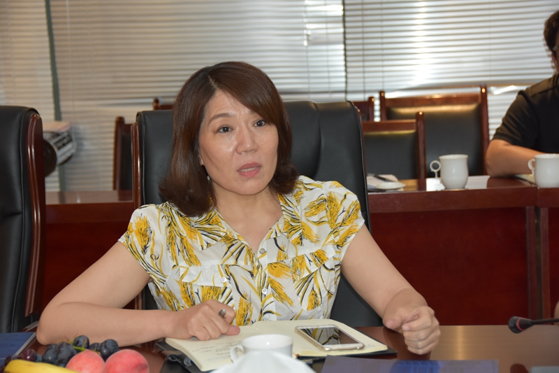 西工区委常委统战部长张红就综保区卡口开口方向提出建议.jpg