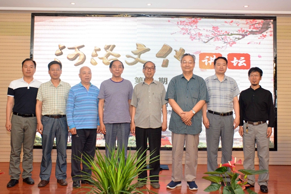 8.专家们合影留念.jpg