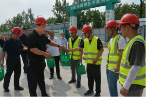 董事长曹红普带队高温慰问外业员工